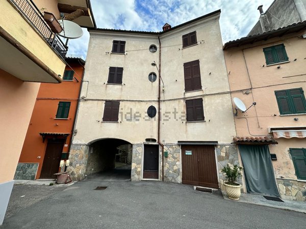 casa indipendente in vendita a Gavi in zona Alice