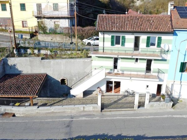 casa indipendente in vendita a Gavi