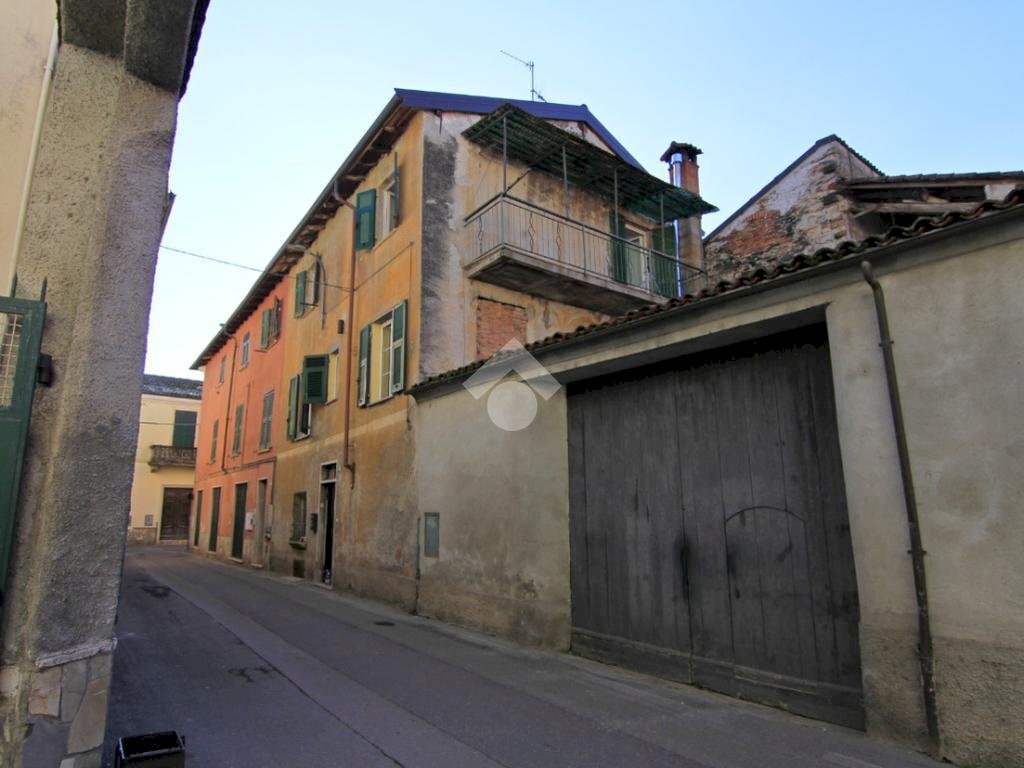 casa indipendente in vendita a Gavi