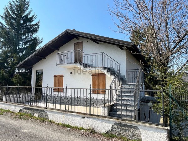 casa indipendente in vendita a Gavi