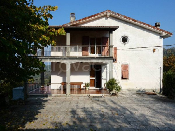 casa indipendente in vendita a Gavi