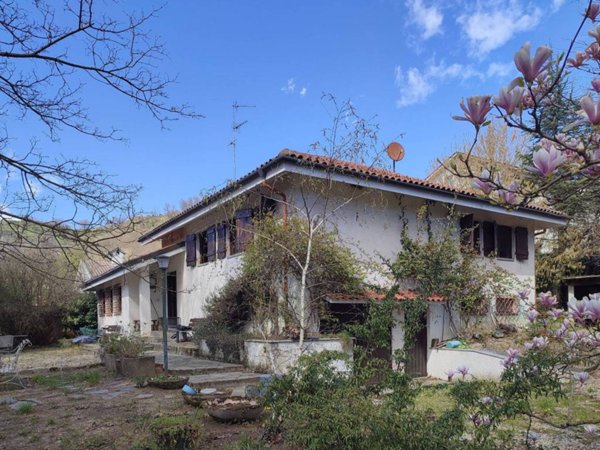 casa indipendente in vendita a Gavi