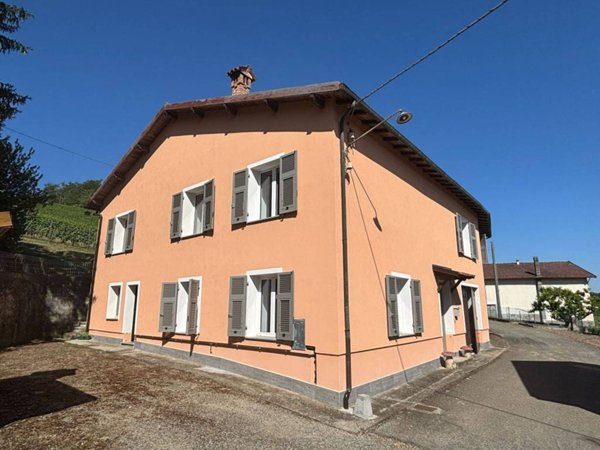 casa indipendente in vendita a Gavi in zona Rovereto