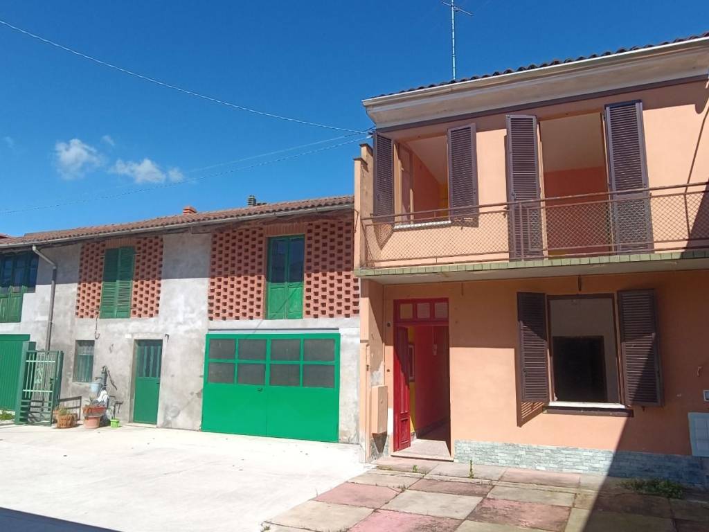 casa indipendente in vendita a Giarole