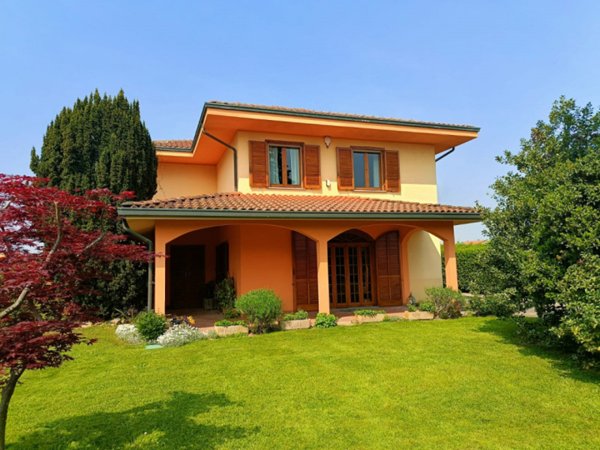 casa indipendente in vendita a Giarole