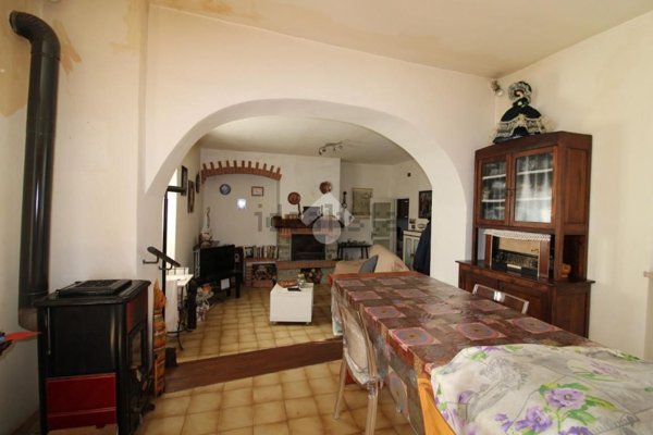 casa semindipendente in vendita a Grognardo