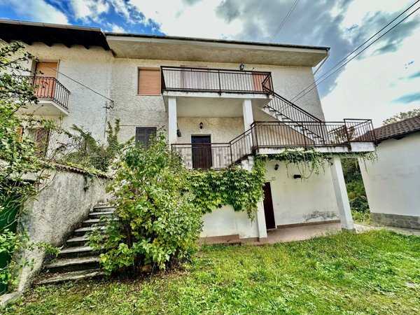 casa indipendente in vendita a Grognardo