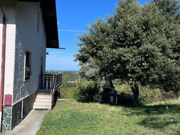 casa indipendente in vendita a Grognardo