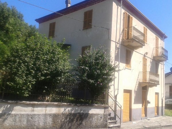 casa indipendente in vendita a Grognardo