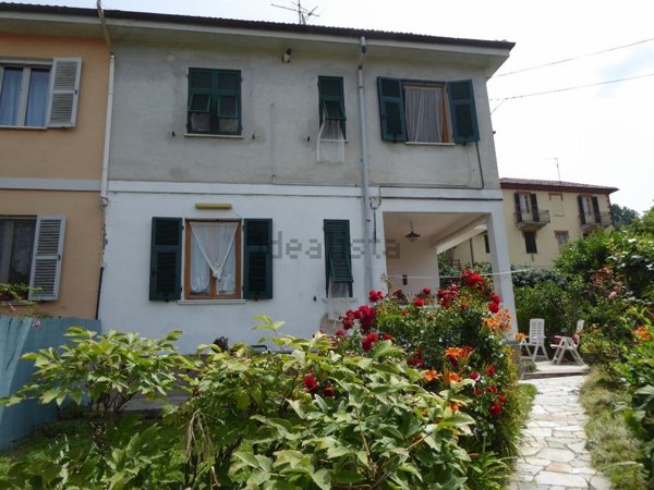 casa indipendente in vendita a Grognardo