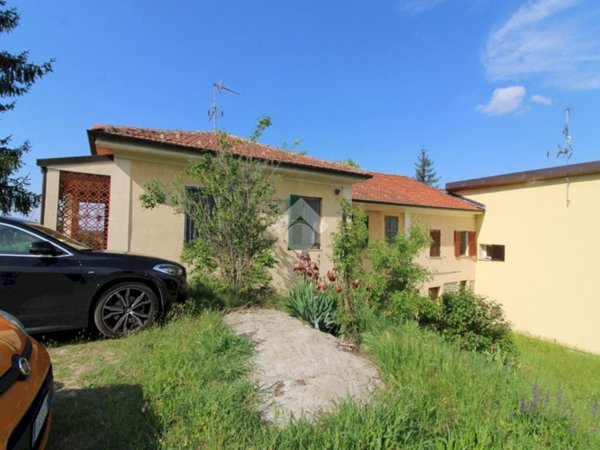 casa semindipendente in vendita a Grognardo