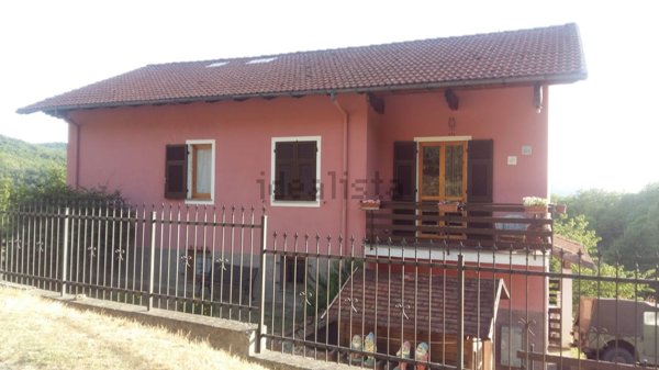 casa indipendente in vendita a Grondona in zona Sasso