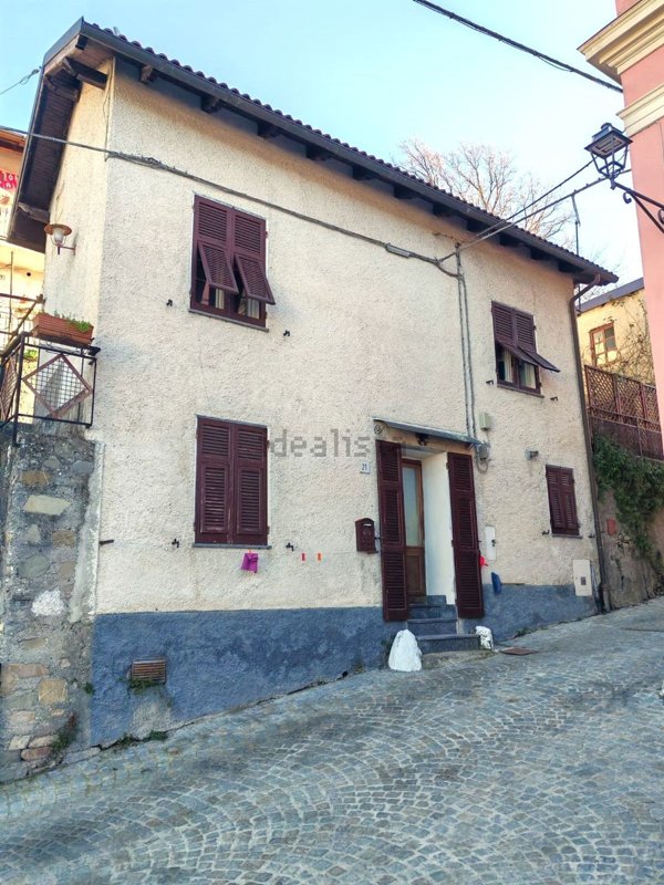 casa indipendente in vendita a Grondona