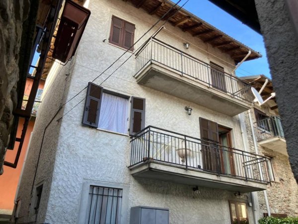 casa indipendente in vendita a Grondona