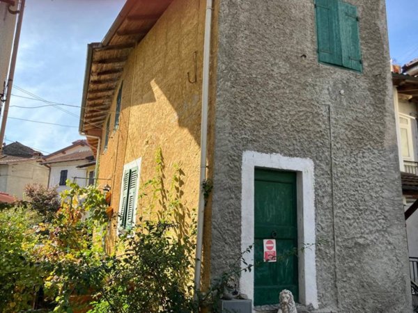 casa indipendente in vendita a Grondona