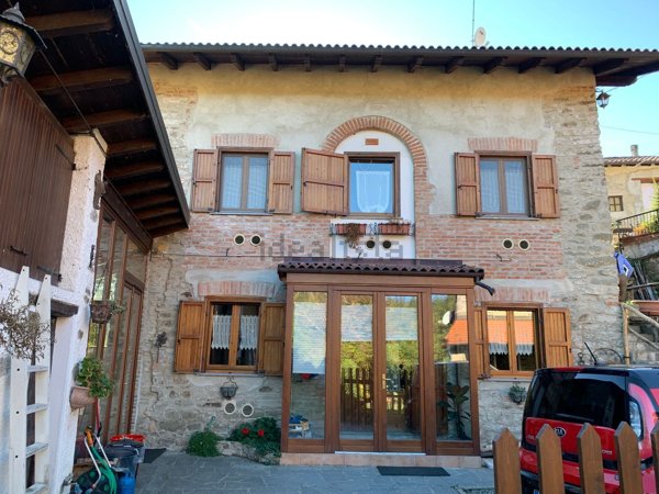 casa indipendente in vendita a Grondona