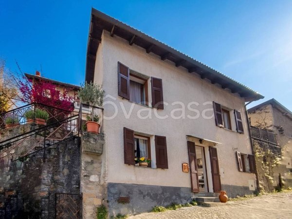 casa indipendente in vendita a Grondona