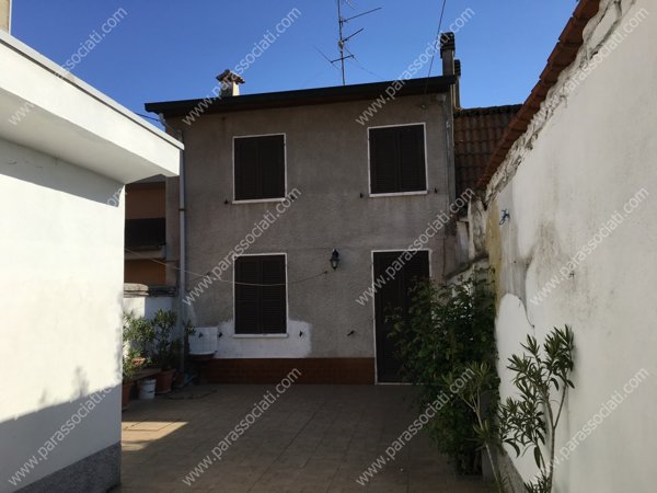 casa indipendente in vendita ad Isola Sant'Antonio