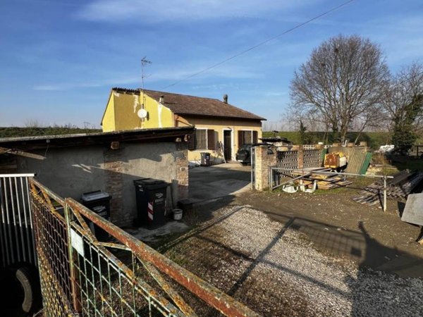 casa indipendente in vendita ad Isola Sant'Antonio