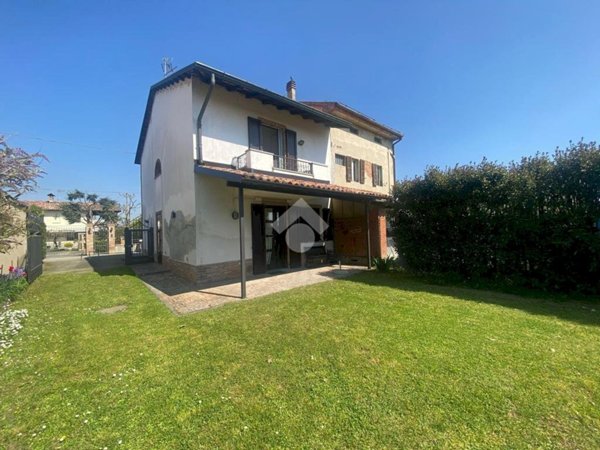 casa indipendente in vendita ad Isola Sant'Antonio