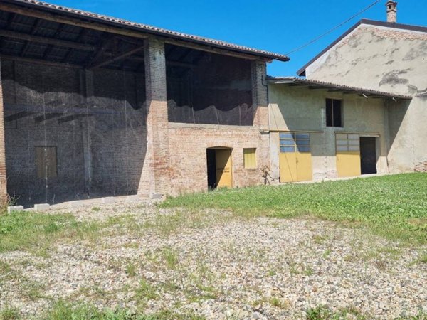 casa indipendente in vendita ad Isola Sant'Antonio