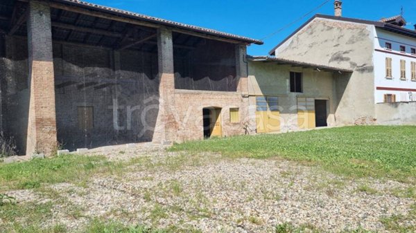 locale di sgombero in vendita ad Isola Sant'Antonio