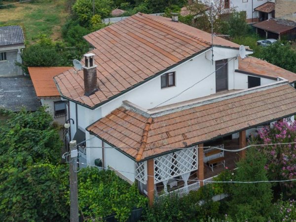 casa indipendente in vendita ad Isola Sant'Antonio