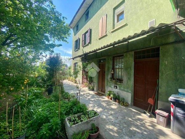 casa indipendente in vendita ad Isola Sant'Antonio