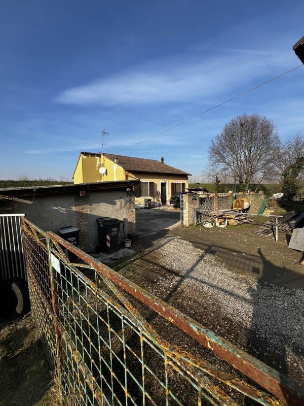 casa indipendente in vendita ad Isola Sant'Antonio