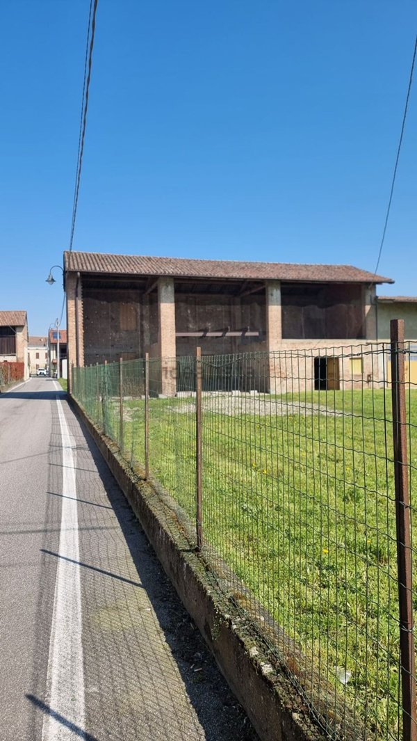 casale in vendita ad Isola Sant'Antonio