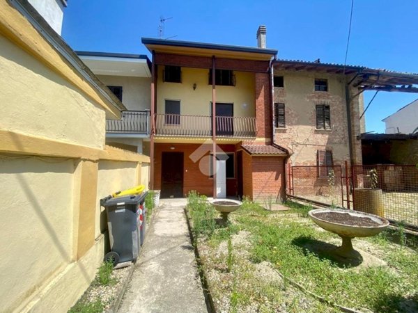 casa indipendente in vendita ad Isola Sant'Antonio