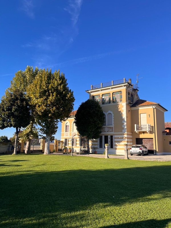 casa indipendente in vendita ad Isola Sant'Antonio