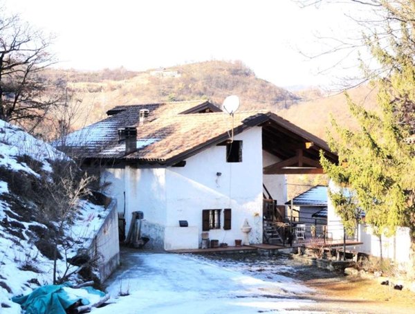casa indipendente in vendita a Merana