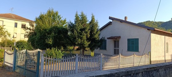 casa indipendente in vendita a Merana