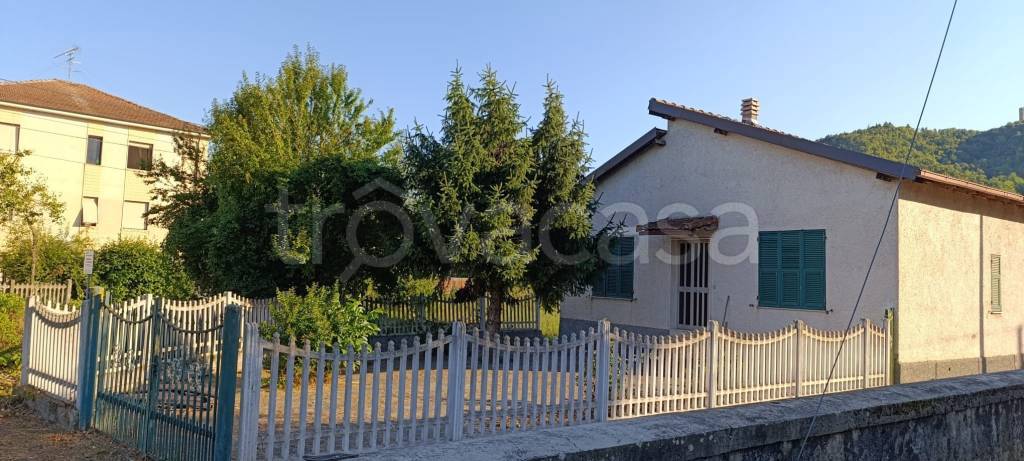 casa indipendente in vendita a Merana