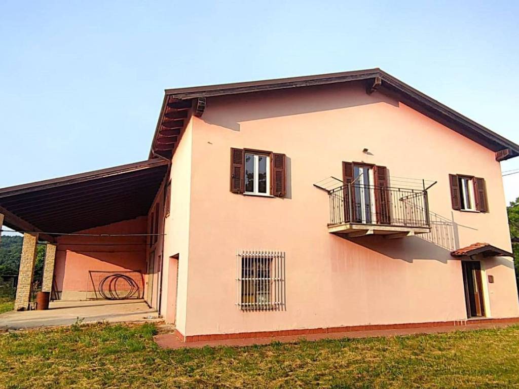 casa indipendente in vendita a Merana