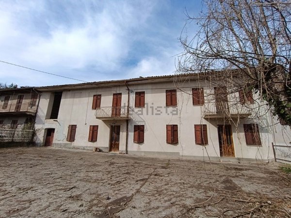 esavano in vendita a Mombello Monferrato