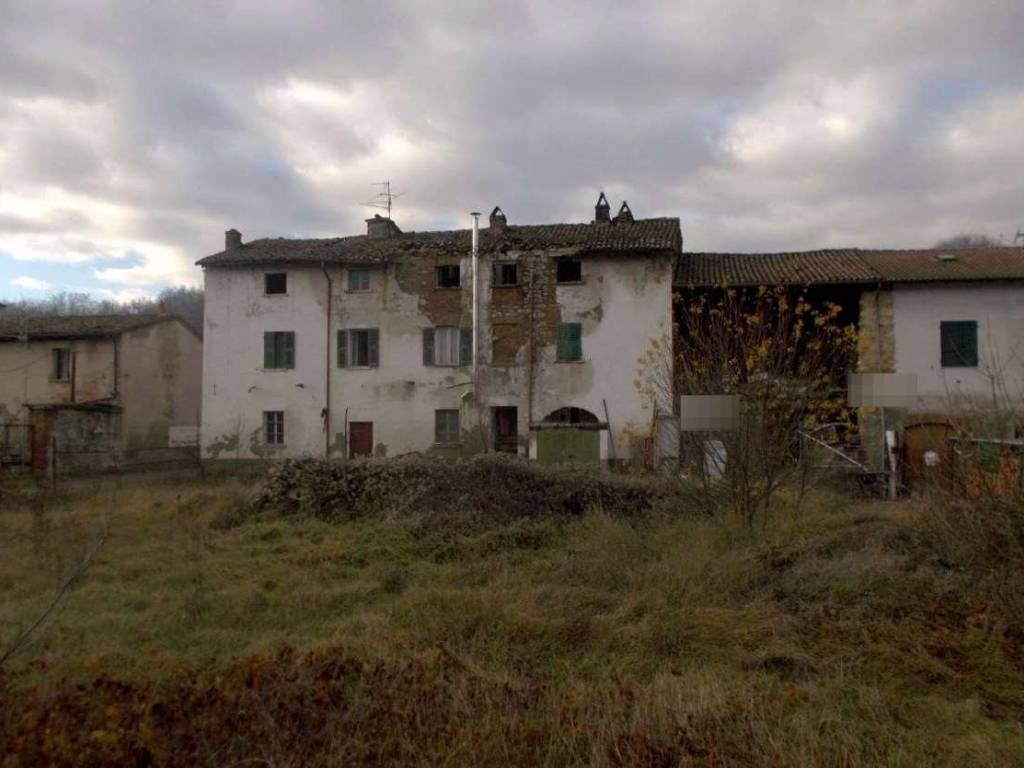 casa indipendente in vendita a Momperone in zona Giarella
