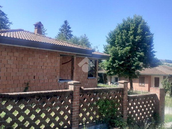 casa indipendente in vendita a Momperone