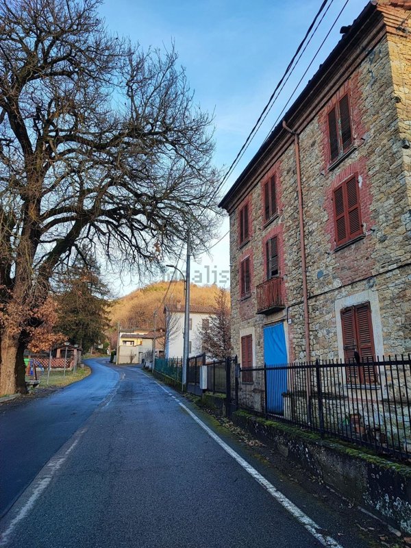 casa indipendente in vendita a Momperone
