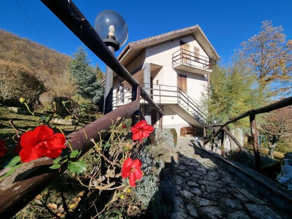 casa indipendente in vendita a Mongiardino Ligure