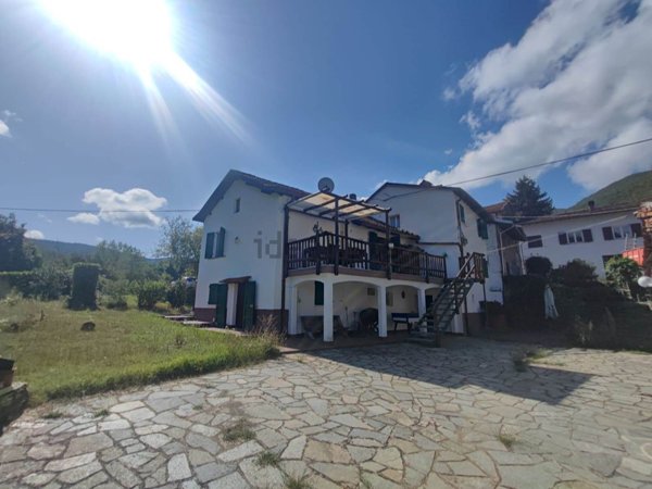 casa semindipendente in vendita a Mongiardino Ligure