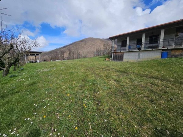 casa indipendente in vendita a Mongiardino Ligure in zona Castellaro