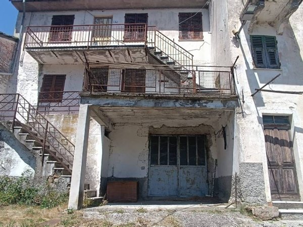 casa indipendente in vendita a Mongiardino Ligure in zona Fubbiano