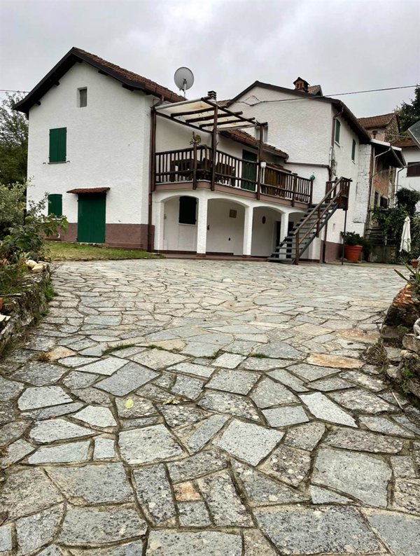 casa indipendente in vendita a Mongiardino Ligure