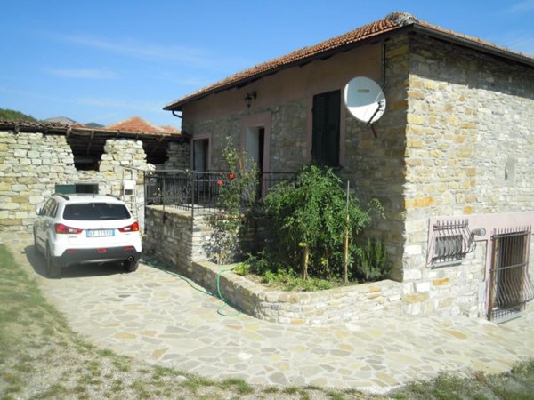 casa indipendente in vendita a Mongiardino Ligure