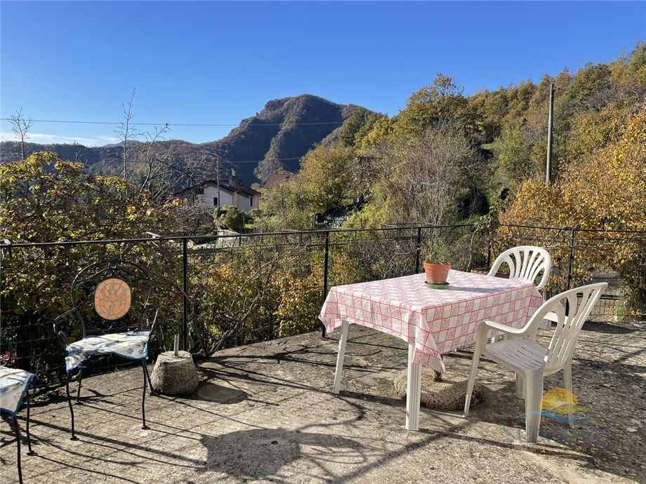 casa indipendente in vendita a Mongiardino Ligure in zona Salata Mongiardino