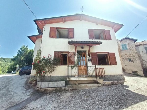 casa indipendente in vendita a Mongiardino Ligure in zona Rovello Inferiore