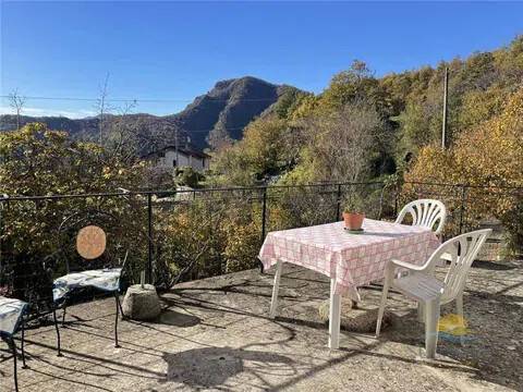casa indipendente in vendita a Mongiardino Ligure in zona Salata Mongiardino