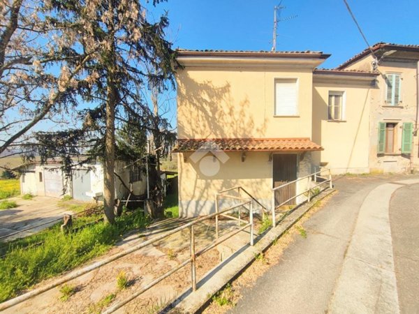casa indipendente in vendita a Monleale in zona Casa Vecchia